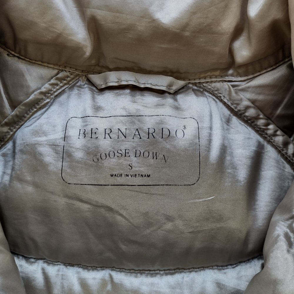 Bernardo Quilted Goose Down Puffer Vest  Cabincore Quiet Luxury Size Small - Picture 5 of 5